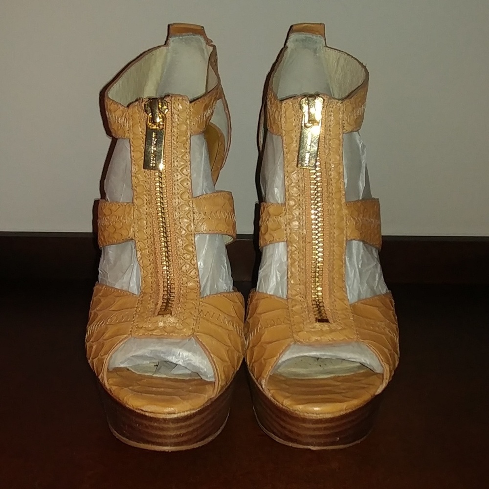 Michael Kors Berkley Platform in Peanut Size 7.5